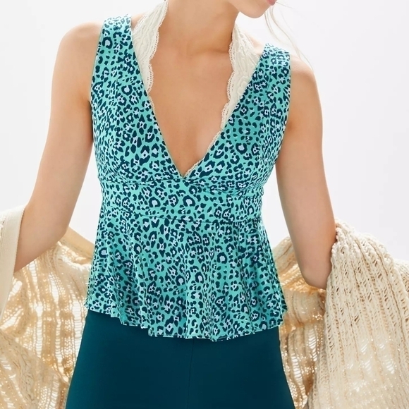 Urban Outfitters Heloise plunging peplum leopard print top. - Picture 2 of 8